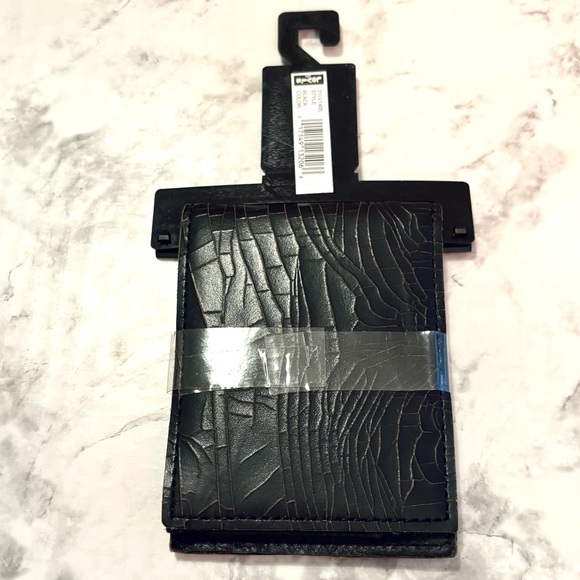 NWT Levi’s Black Leather Distressed Wallet Men’s - Picture 2 of 7